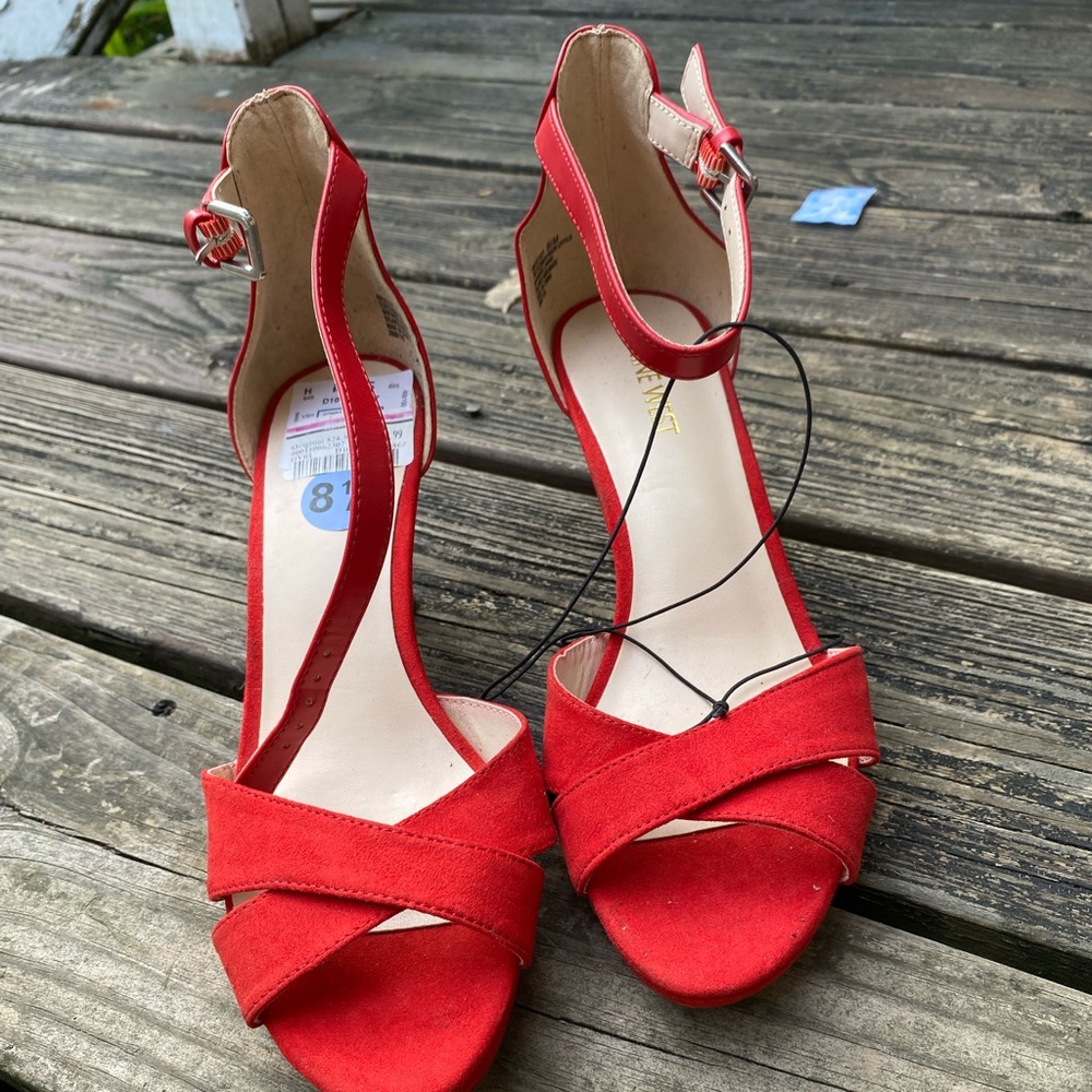 New nine west sandals
